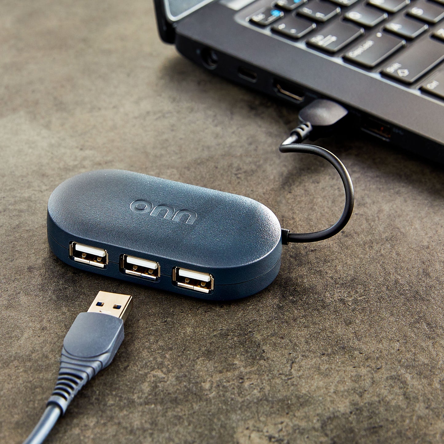 Portable 4-Port USB Hub with USB 2.0 Ports