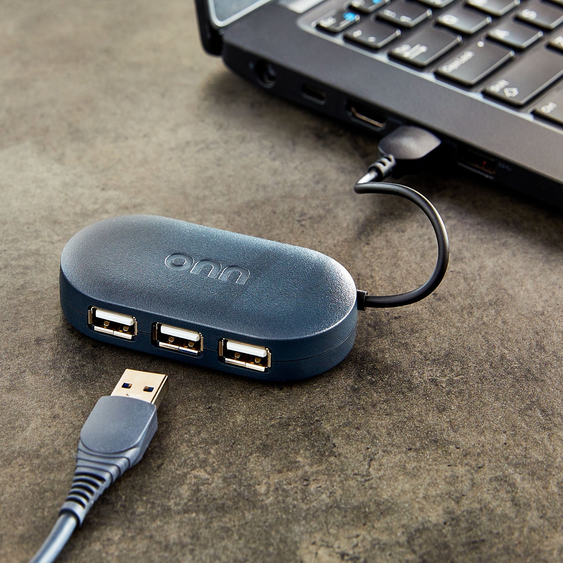 Portable 4-Port USB Hub with USB 2.0 Ports